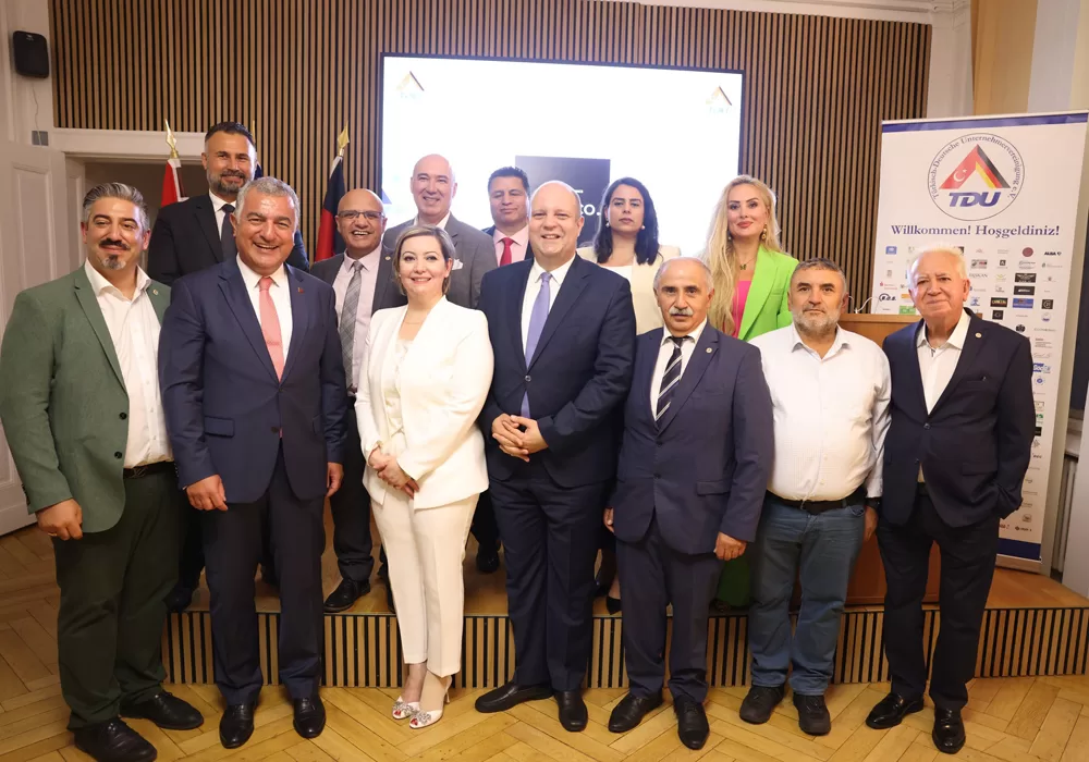 TDU`dan Başkonsolos Yücekök’e muhteşem veda töreni