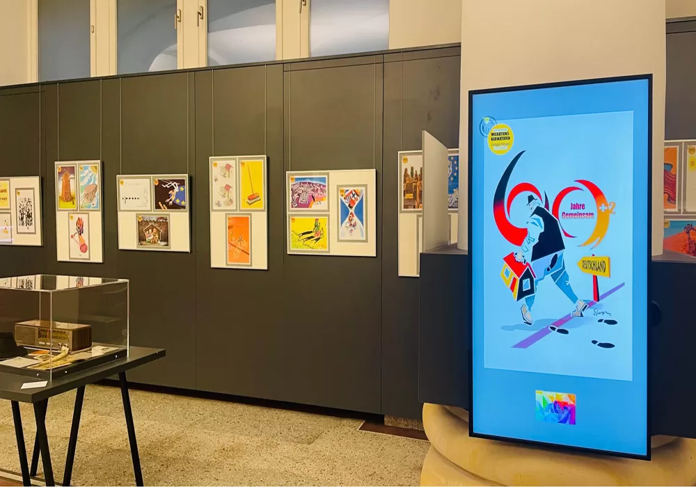 Hamburg`da açılan "60. Yıl Göç Karikatür Sergisi" büyük ilgi gördü