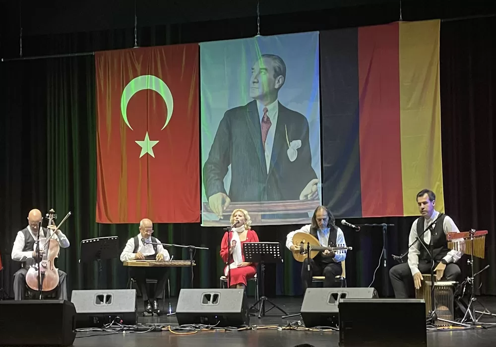 “YAŞASIN TÜRKİYE CUMHURİYETİ”