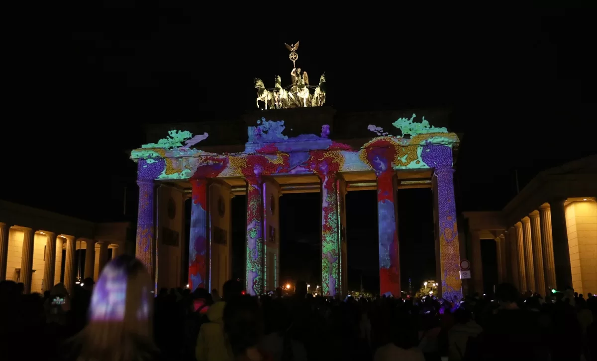 Berlin'de ışık festivali başladı
