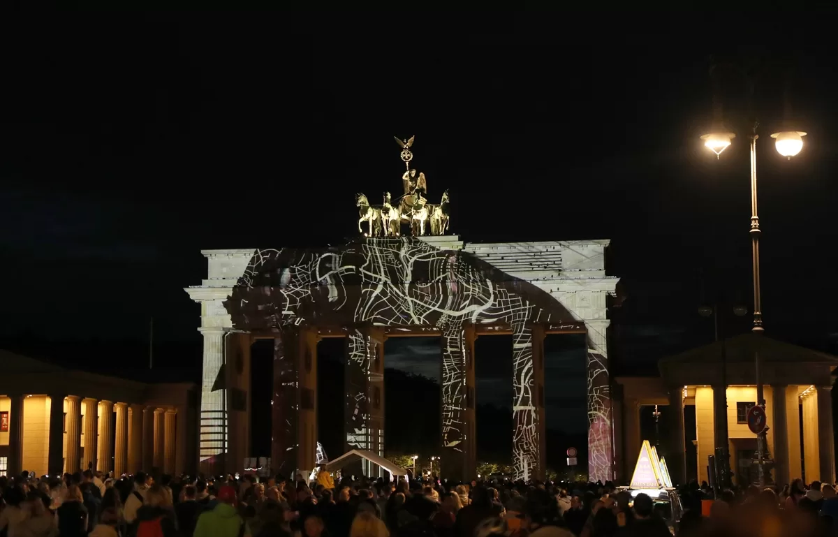 Berlin'de ışık festivali başladı