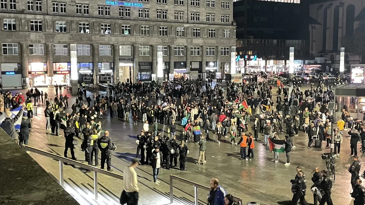 Köln'de Filistin halkı ile dayanışma gösterisi düzenlendi