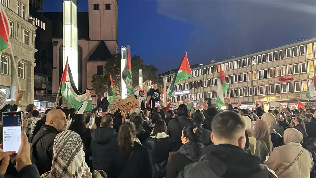 Köln'de Filistin halkı ile dayanışma gösterisi düzenlendi
