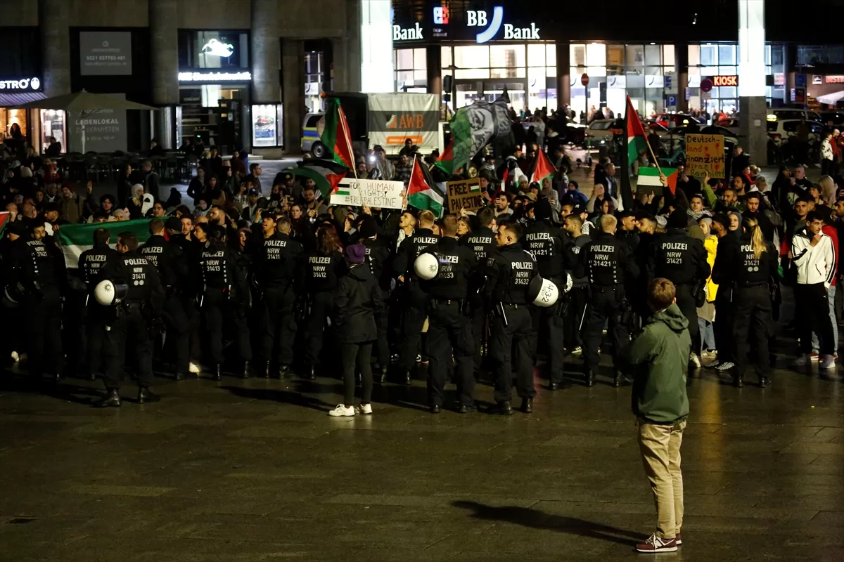 Köln'de Filistin halkı ile dayanışma gösterisi düzenlendi