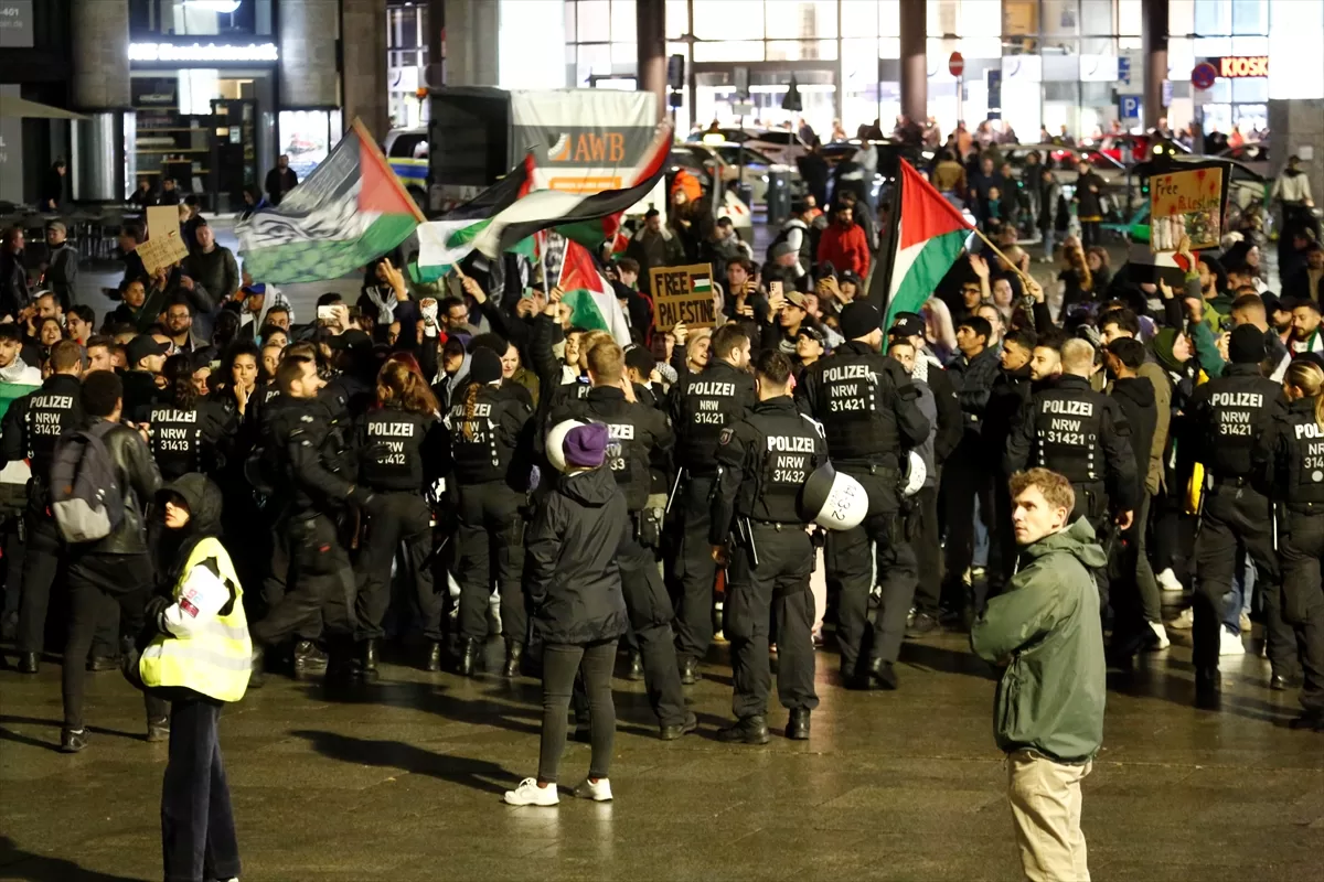 Köln'de Filistin halkı ile dayanışma gösterisi düzenlendi
