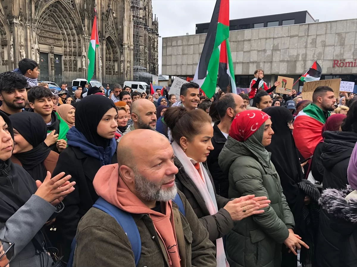 Köln'de "Filistin için Dayanışma" temalı gösteri düzenlendi