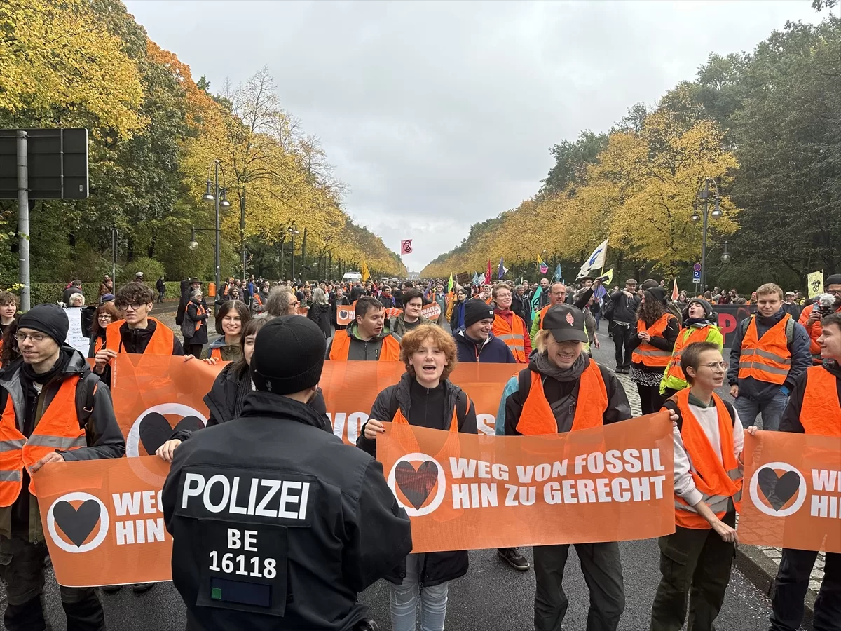 Almanya'da fosil yakıtlara sübvansiyonun durdurulması için gösteri yapıldı