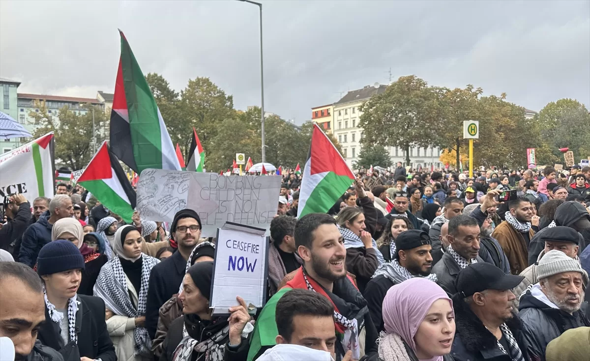 Almanya'da binlerce kişi, Filistin ile dayanışma için yürüdü