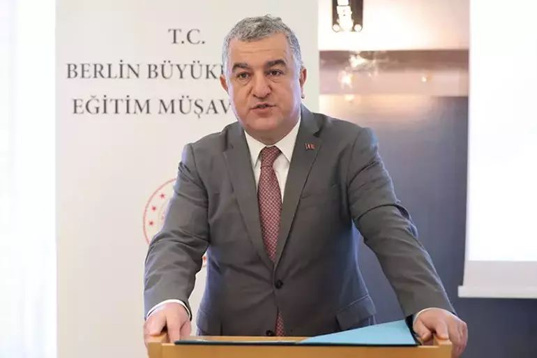 "Türk dilini ve kültürünü korumalıyız"