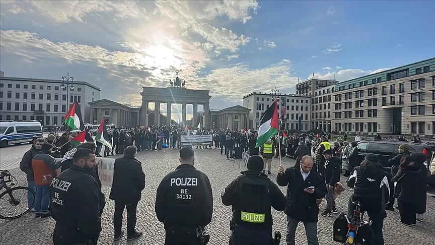 Berlin`de Filistin'e destek mitingi yasaklandı