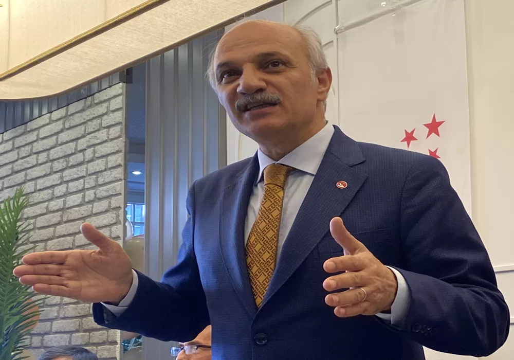 'Camiye, eğitim kurumlarına ve kışlaya siyaset bulaştırılamaz'