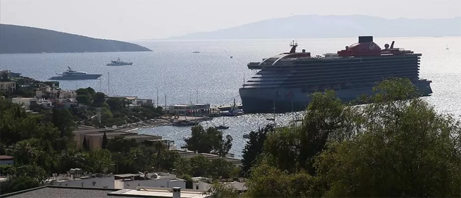 Bodrum kruvaziyerle gelen 2063 turisti ağırladı