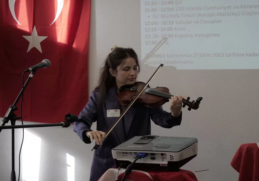 Kiel’de Türkiye Cumhuriyeti’nin Kuruluşunun 100. Yılı Coşkuyla Kutlandı