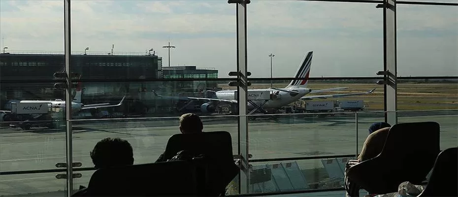 Fransa'nın Paris Orly Havalimanı'nda işçilerin grevi nedeniyle bazı uçuşlar iptal edildi