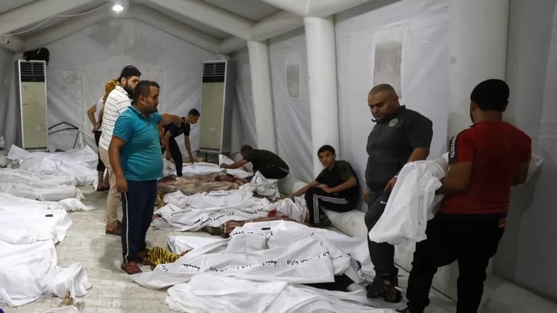 Gazze'de hastane vuruldu yüzlerce ölü var; taraflar birbirini suçladı