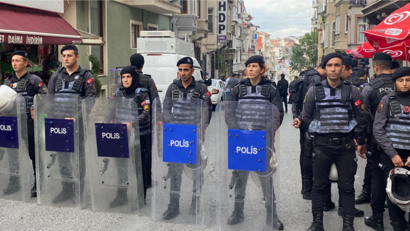 İstanbul İl binası önünde toplanan HDP’lilere polis müdahalesi: 10 kişi gözaltına alındı