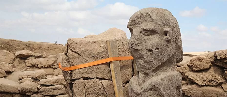 Karahantepe'de bulunan insan heykeli görüntülendi