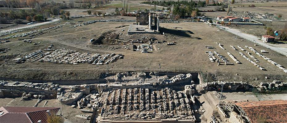 Kütahya'daki 5 bin yıllık Aizanoi Antik Kenti'nin zenginlikleri FPV dronla görüntülendi