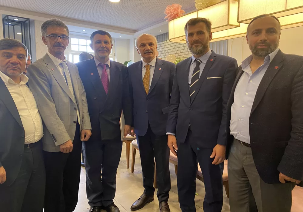 'Camiye, eğitim kurumlarına ve kışlaya siyaset bulaştırılamaz'