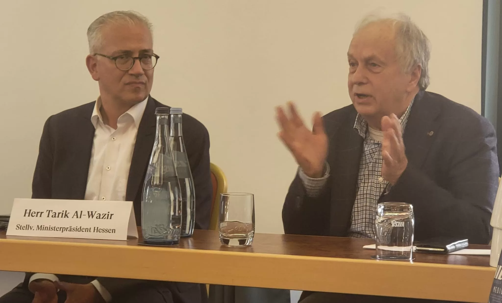 “AfD’yle onların tezlerini tekrarlayarak mücadele edilmez”