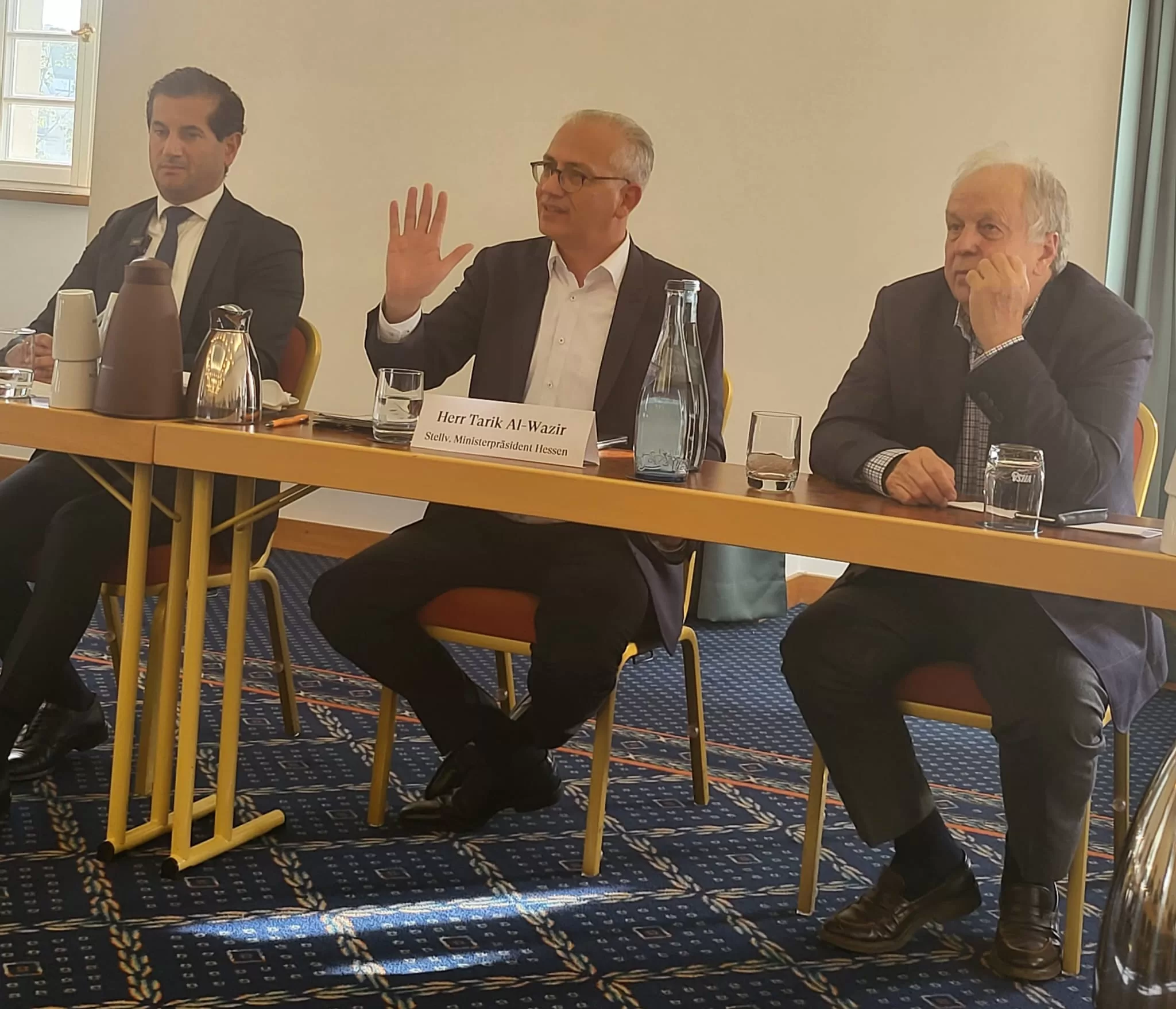 “AfD’yle onların tezlerini tekrarlayarak mücadele edilmez”