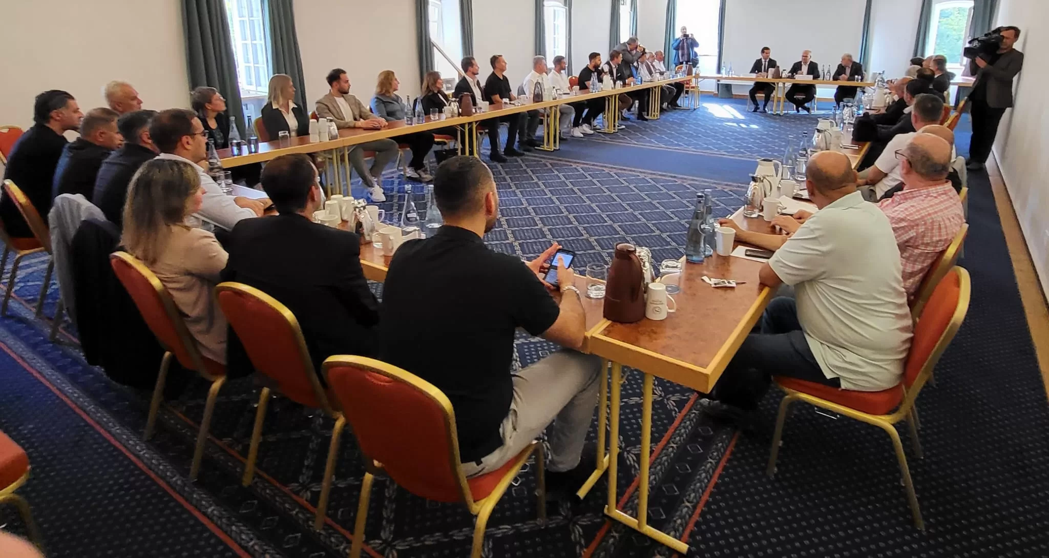 “AfD’yle onların tezlerini tekrarlayarak mücadele edilmez”