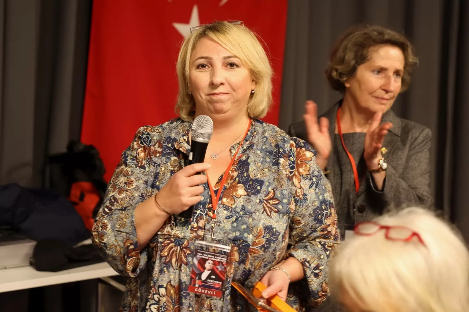 Tarihi konuşma ayakta alkışlandı