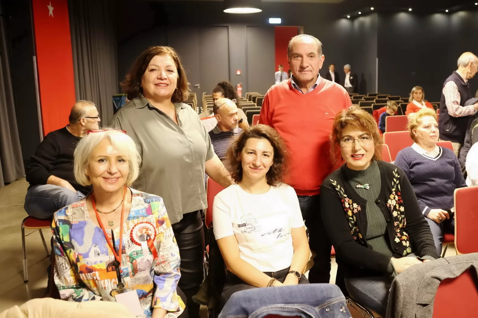 Tarihi konuşma ayakta alkışlandı