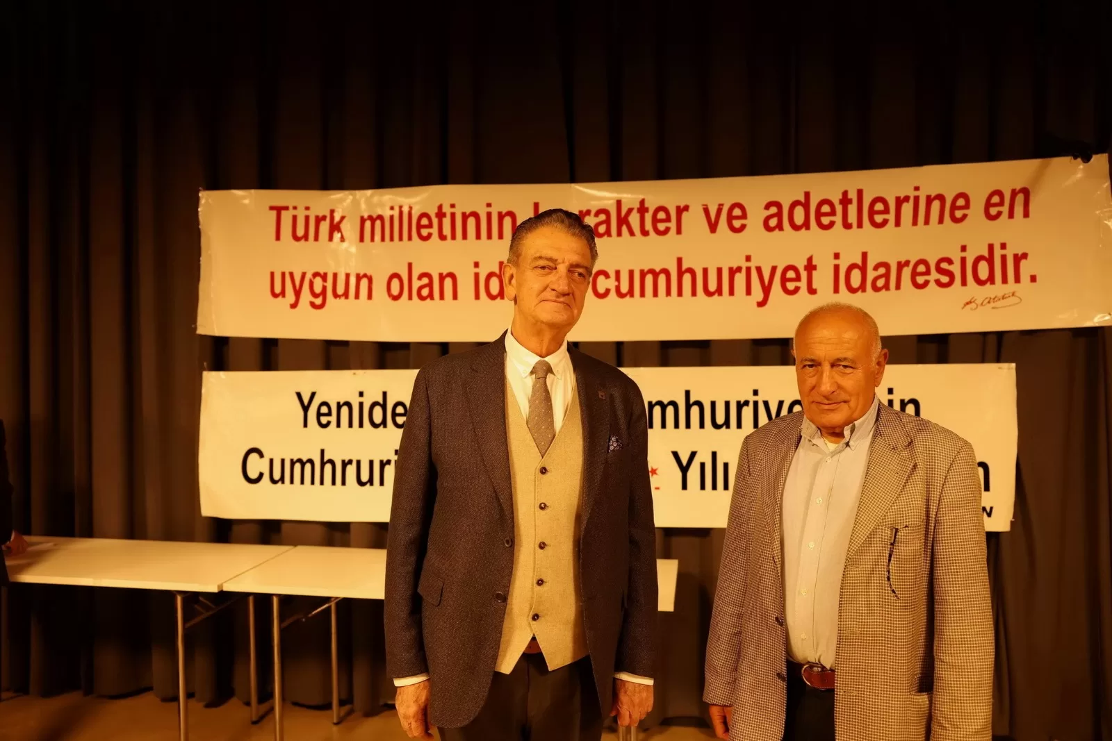 Tarihi konuşma ayakta alkışlandı
