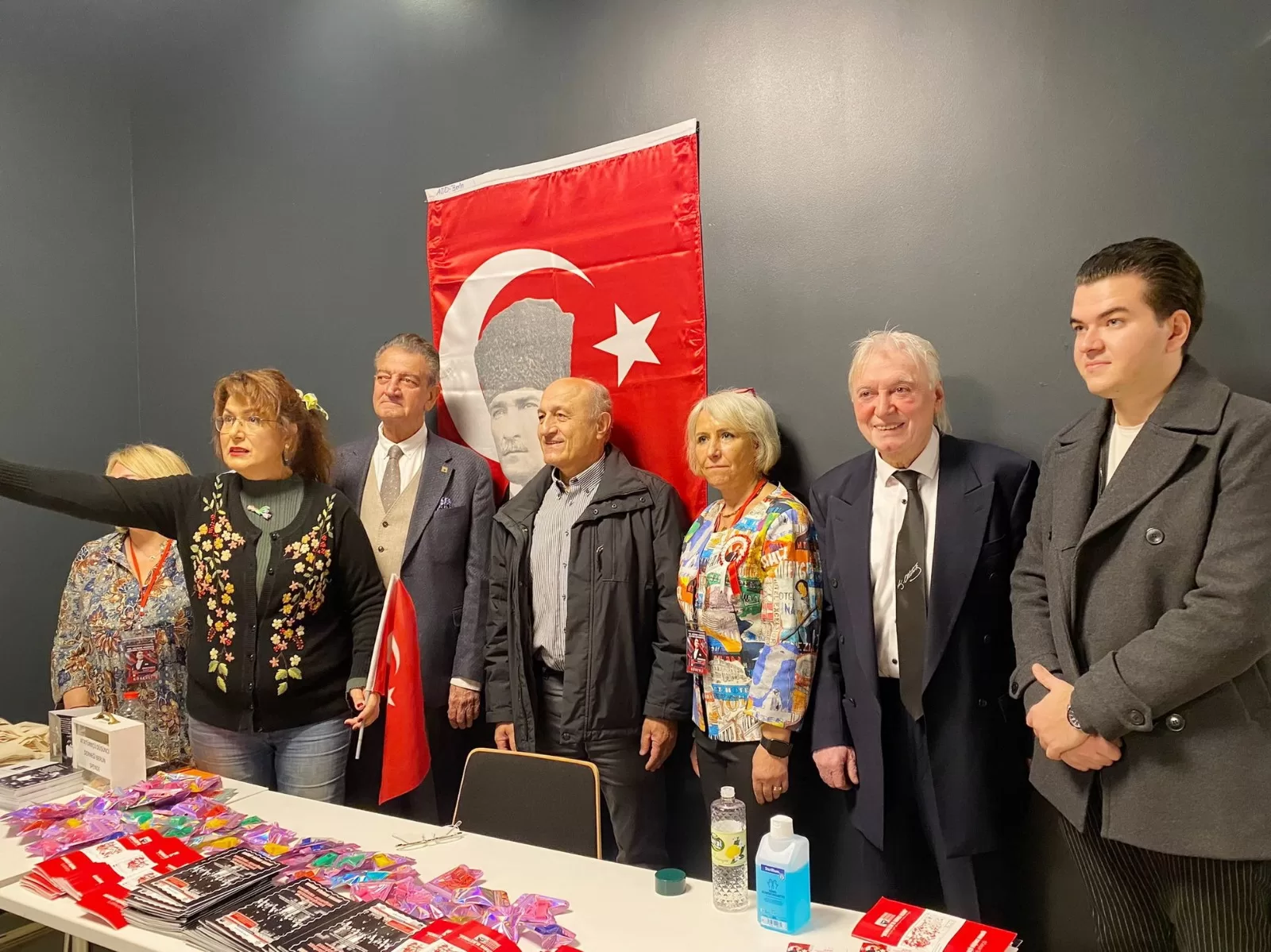 Tarihi konuşma ayakta alkışlandı