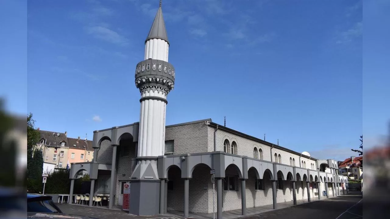 Almanya'da 3 camiye ırkçı tehditler içeren paketler gönderildi