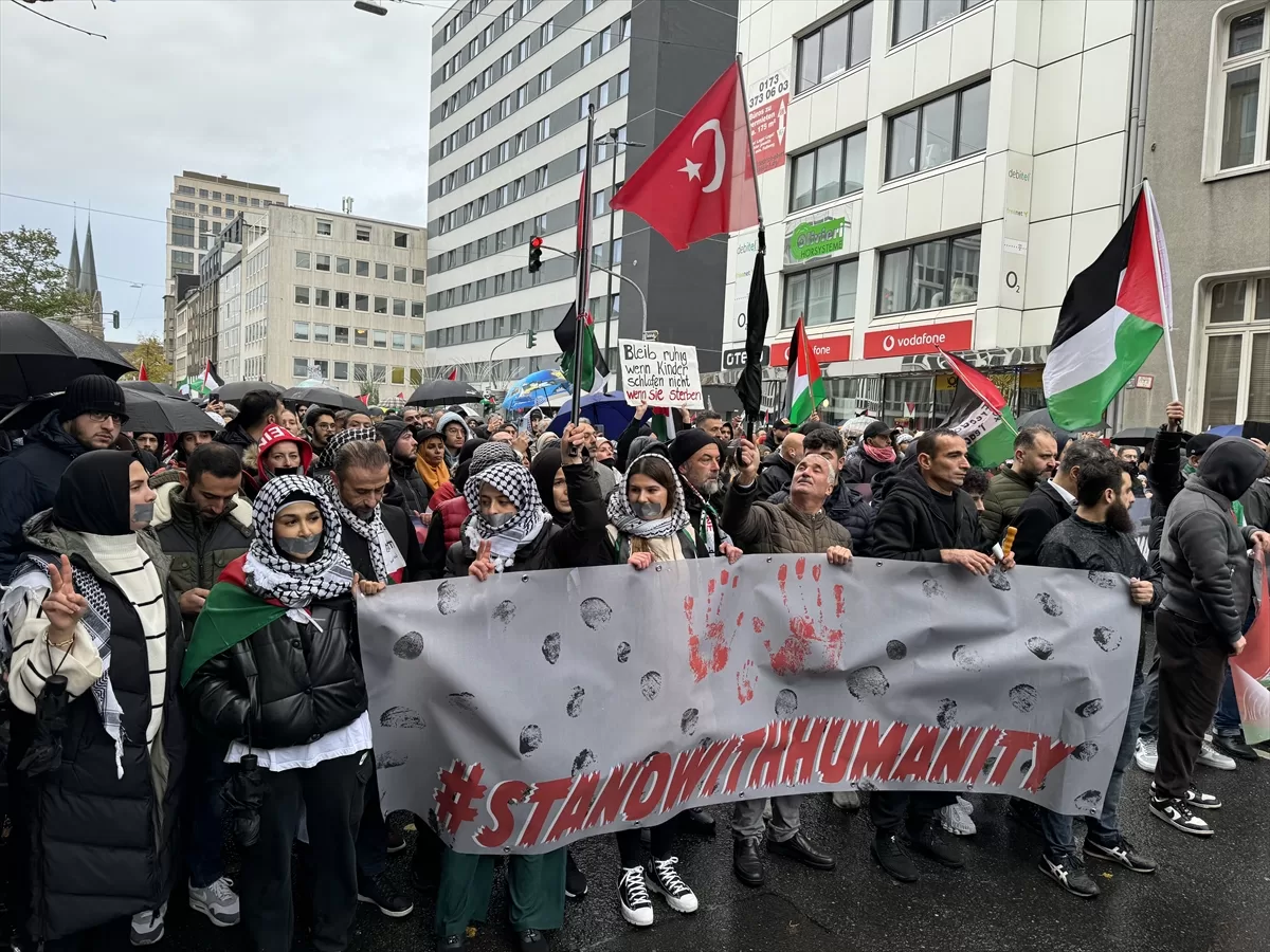 Düsseldorf'taki Filistin yürüyüşüne 17 binden fazla kişi katıldı