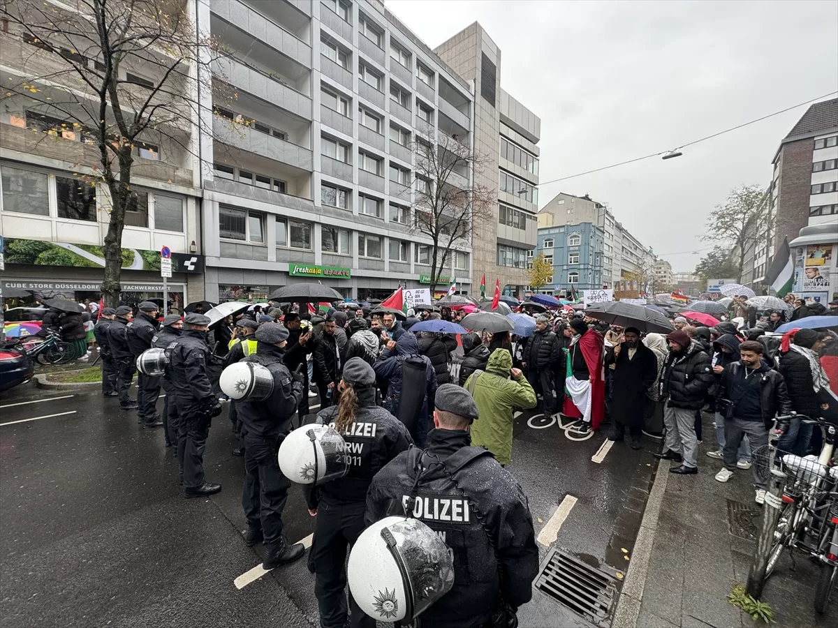 Düsseldorf'taki Filistin yürüyüşüne 17 binden fazla kişi katıldı