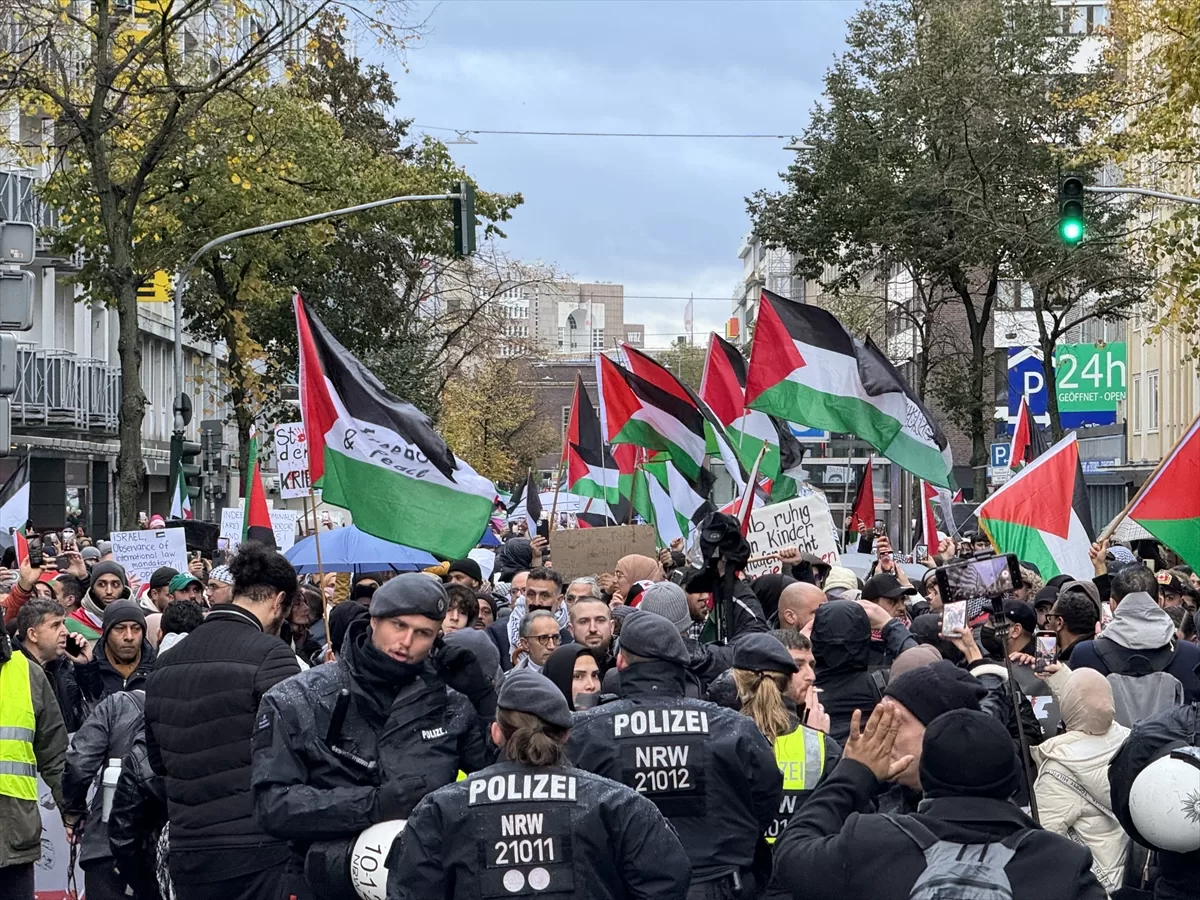 Düsseldorf'taki Filistin yürüyüşüne 17 binden fazla kişi katıldı
