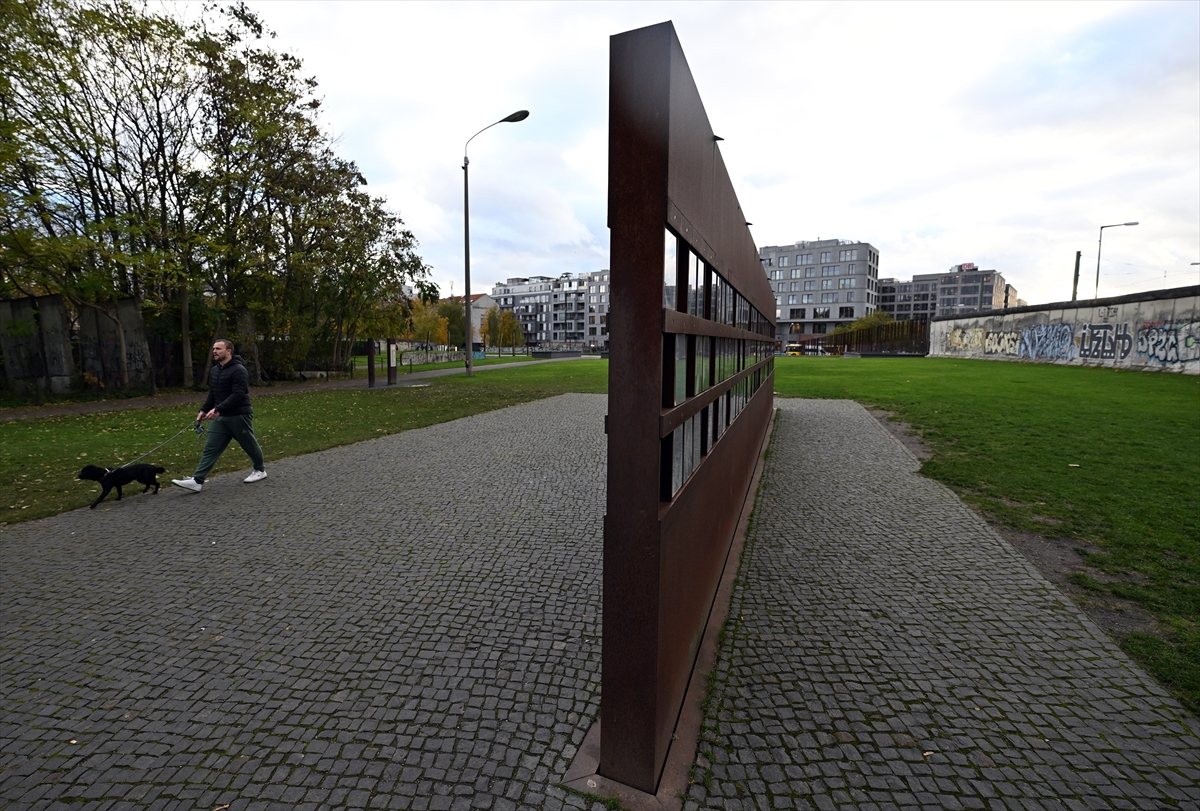 "Berlin Duvarı"nın yıkılışının üzerinden 34 yıl geçti