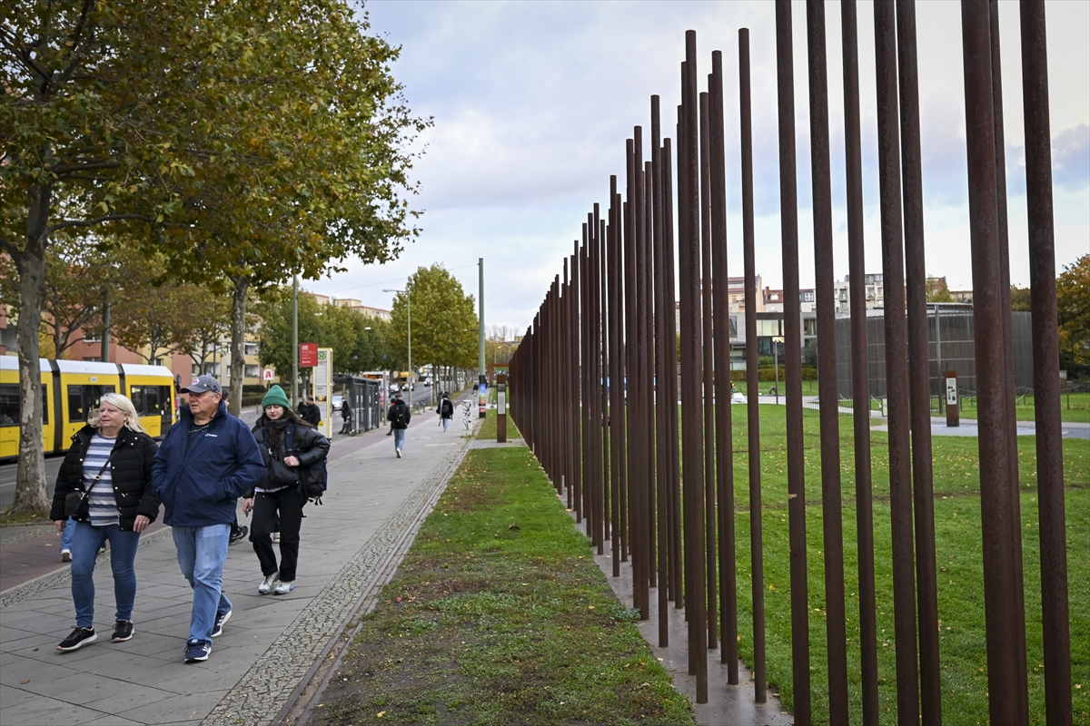 "Berlin Duvarı"nın yıkılışının üzerinden 34 yıl geçti