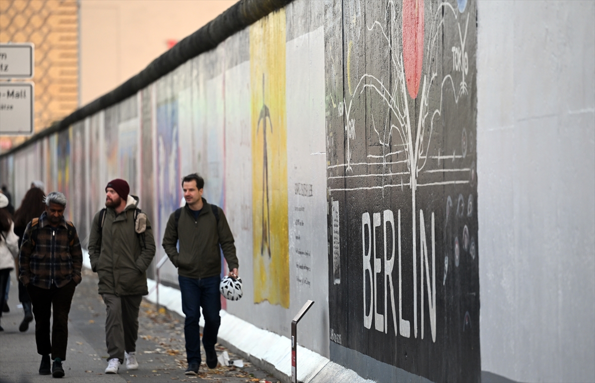"Berlin Duvarı"nın yıkılışının üzerinden 34 yıl geçti