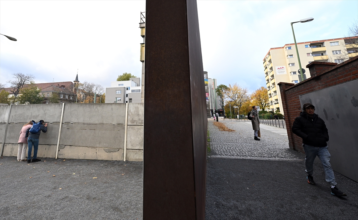 "Berlin Duvarı"nın yıkılışının üzerinden 34 yıl geçti