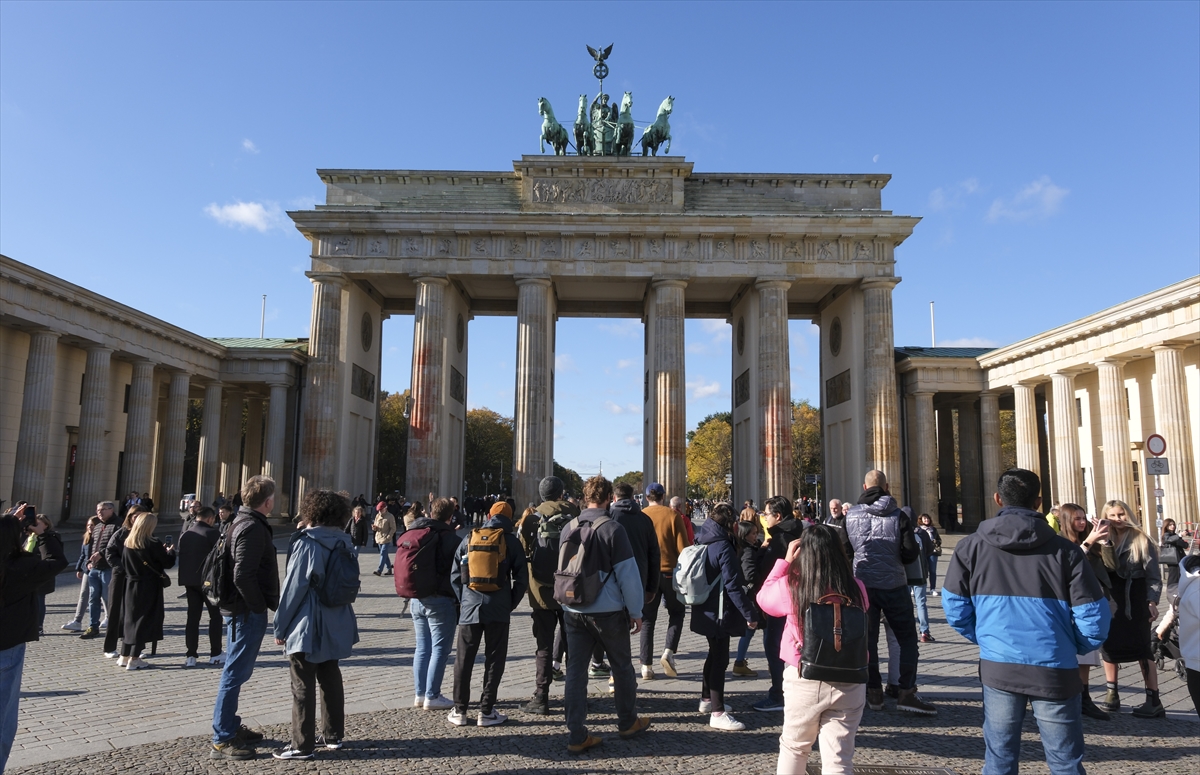 "Berlin Duvarı"nın yıkılışının üzerinden 34 yıl geçti