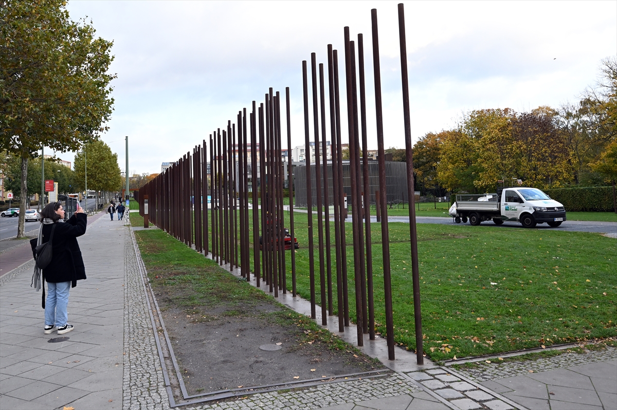 "Berlin Duvarı"nın yıkılışının üzerinden 34 yıl geçti