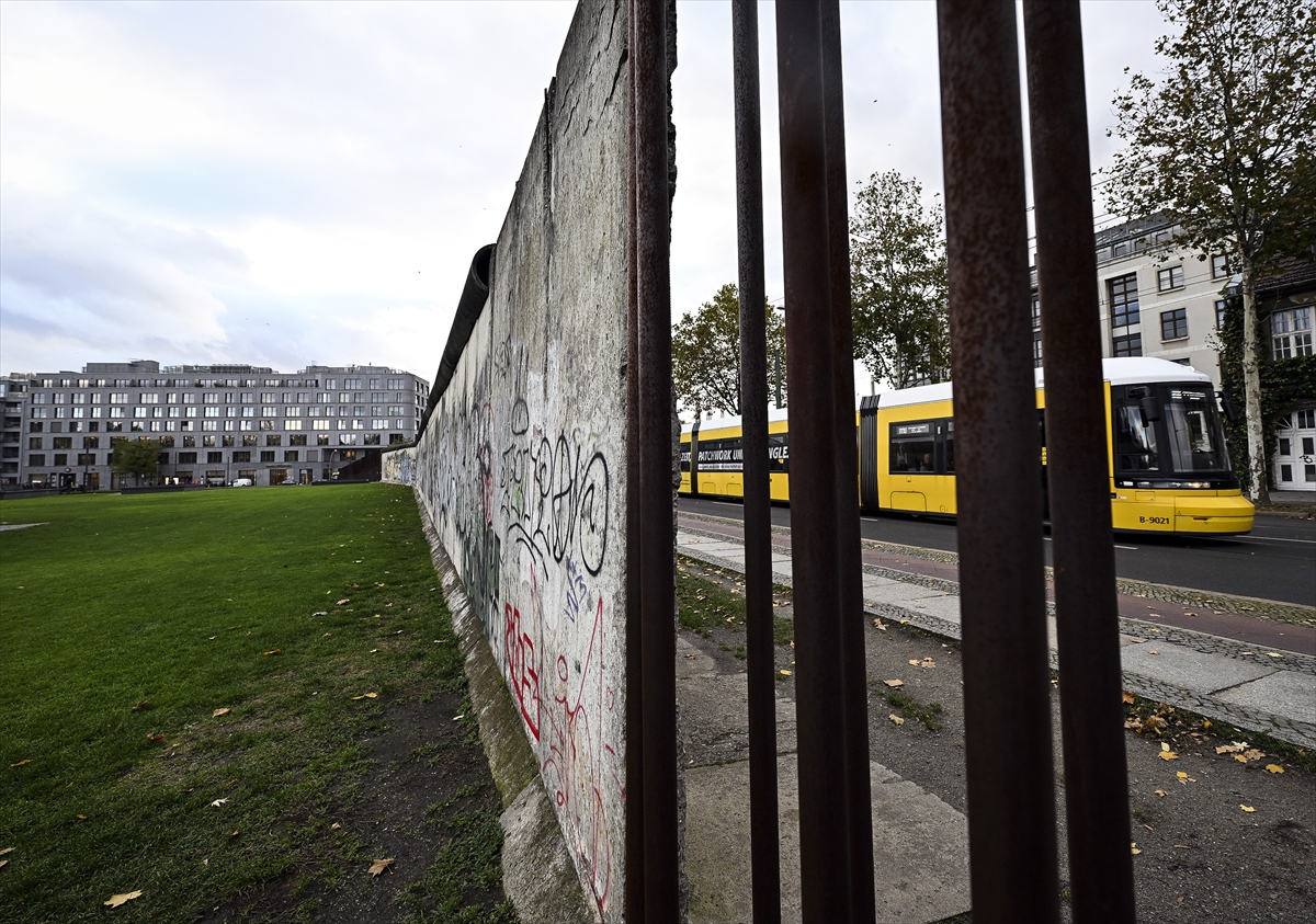 "Berlin Duvarı"nın yıkılışının üzerinden 34 yıl geçti