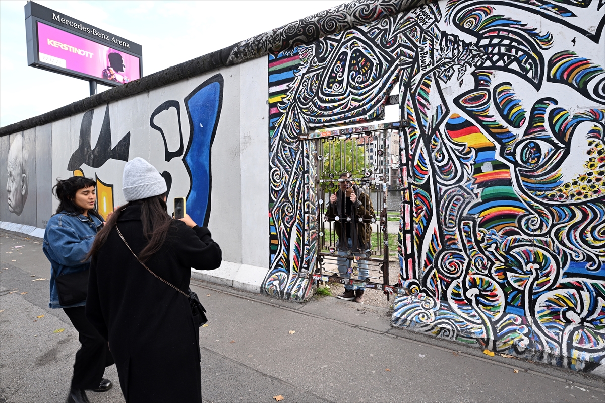 "Berlin Duvarı"nın yıkılışının üzerinden 34 yıl geçti