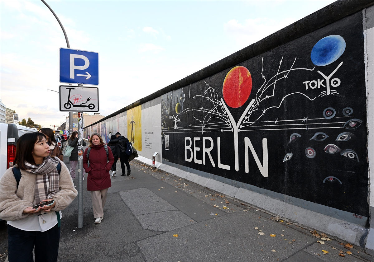 "Berlin Duvarı"nın yıkılışının üzerinden 34 yıl geçti