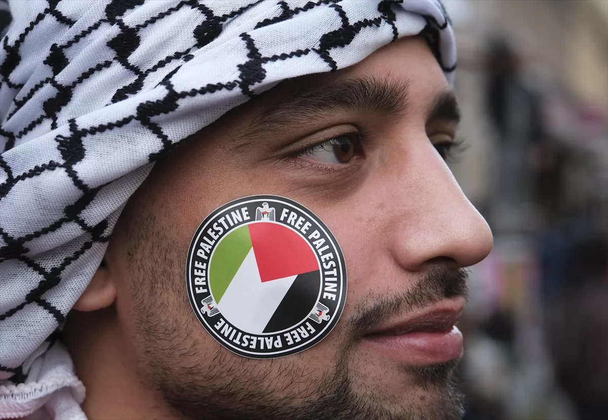 Berlin`de, İsrail'in Gazze'ye saldırıları protesto edildi