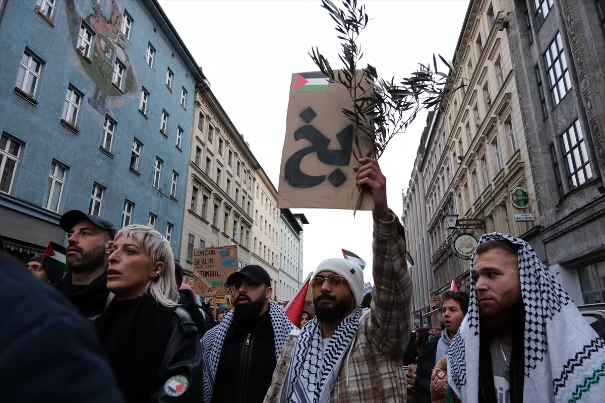 Berlin`de, İsrail'in Gazze'ye saldırıları protesto edildi