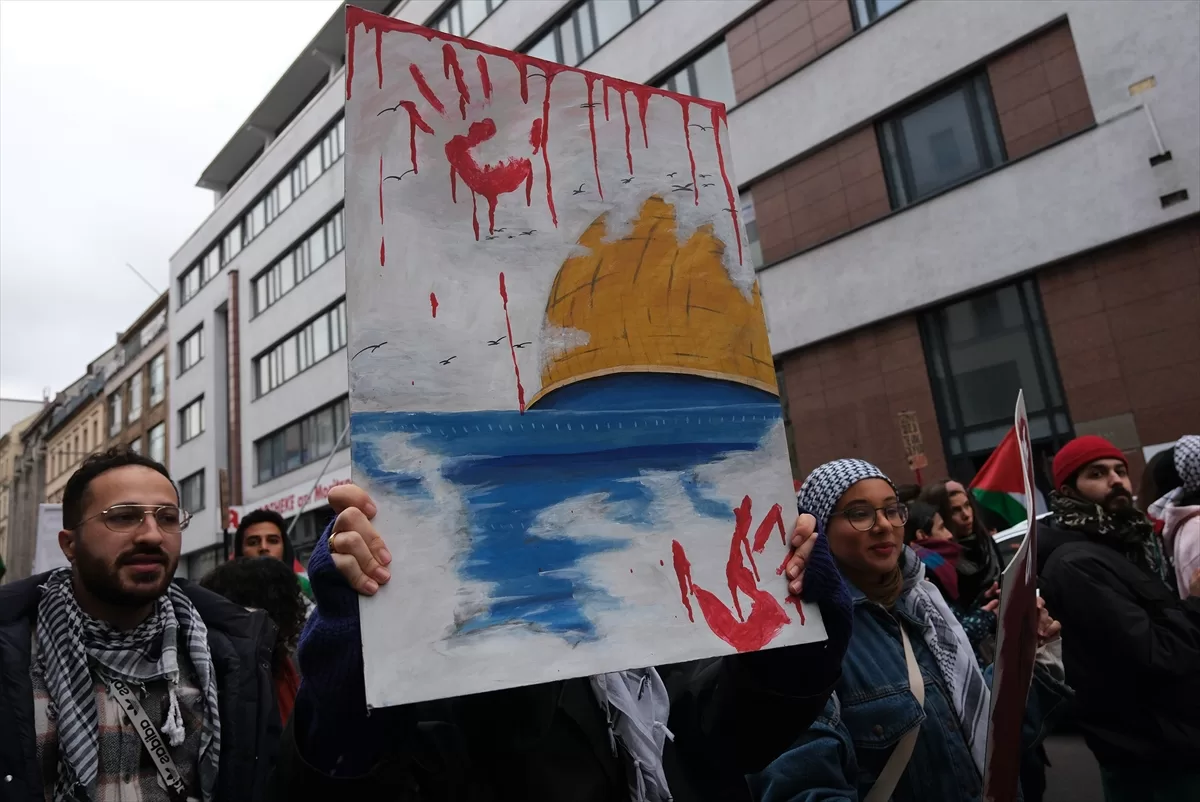 Berlin`de, İsrail'in Gazze'ye saldırıları protesto edildi