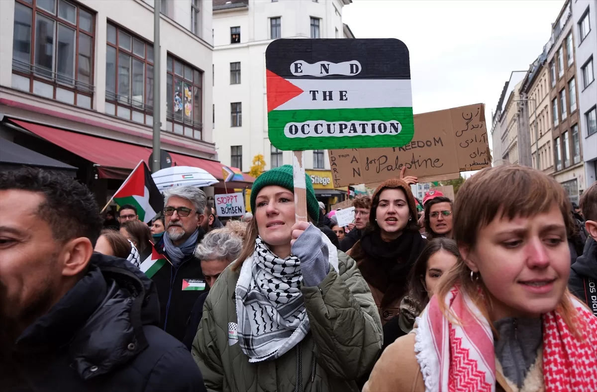 Berlin`de, İsrail'in Gazze'ye saldırıları protesto edildi