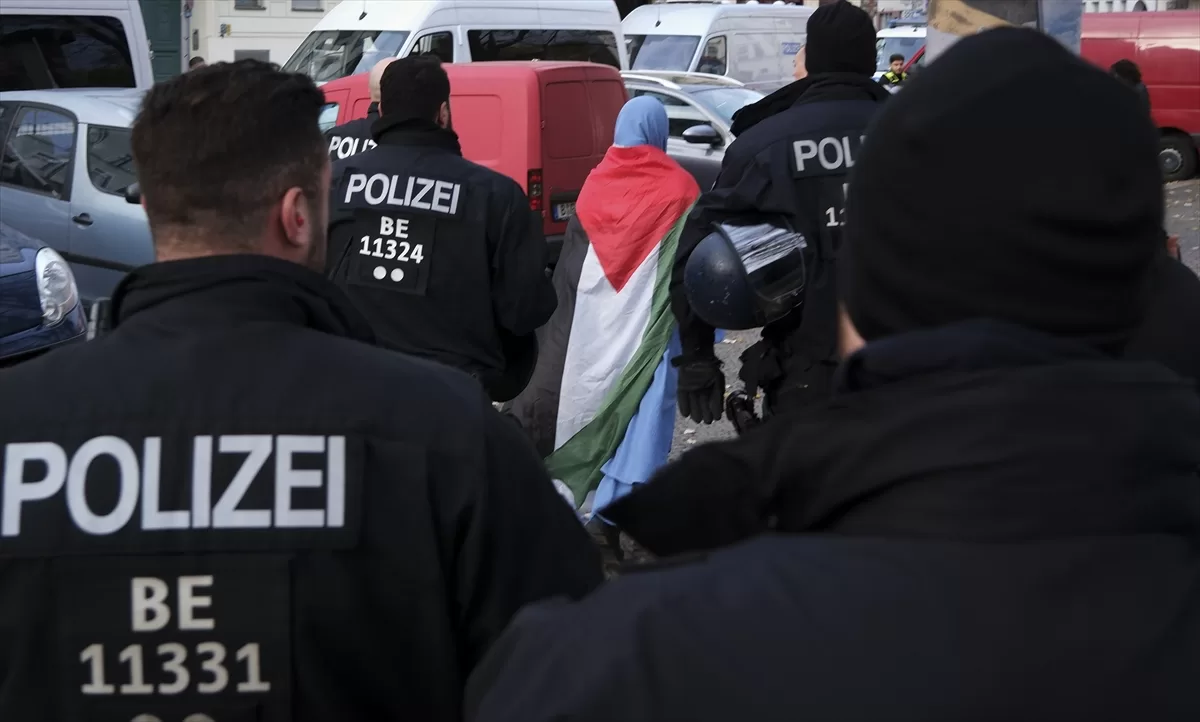 Berlin`de, İsrail'in Gazze'ye saldırıları protesto edildi