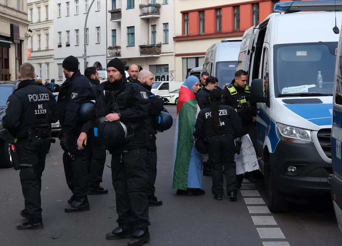 Berlin`de, İsrail'in Gazze'ye saldırıları protesto edildi