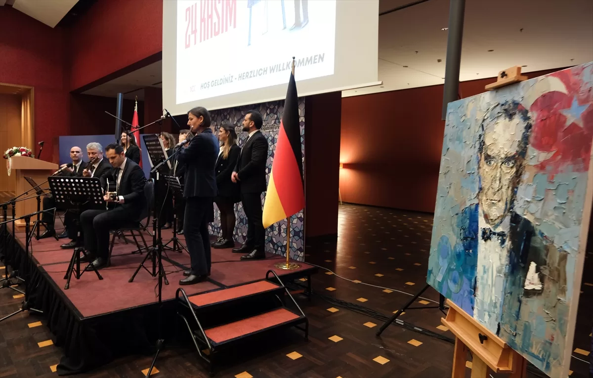 Berlin`de 24 Kasım Öğretmenler Günü kutlandı